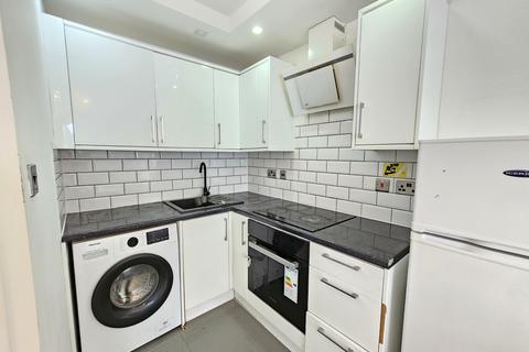 1 bedroom flat to rent, London Road, Redhill RH1