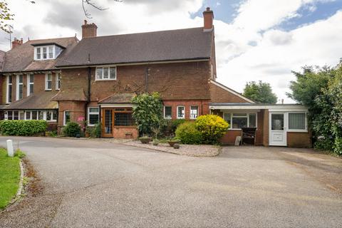 3 bedroom end of terrace house for sale, The Ridge, Caterham CR3