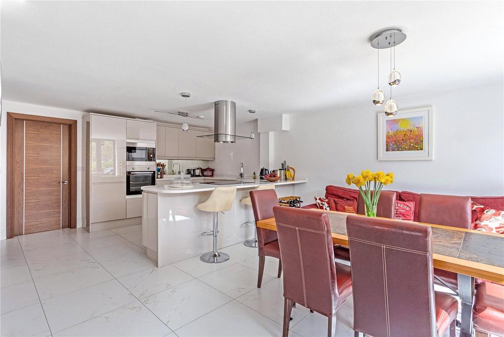 Kitchen /Dining Area