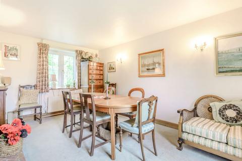 Blounce Cottage Blounce, South Warnborough, Hook, RG29 1RX