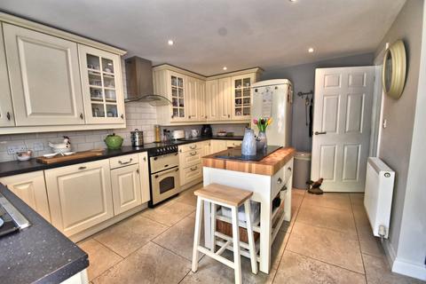 Little Acorns, 18a Kestrel Close, Tiverton, EX16 6WY