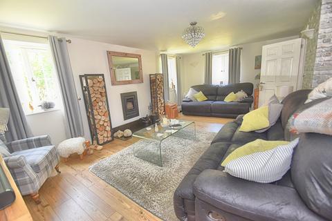 Little Acorns, 18a Kestrel Close, Tiverton, EX16 6WY