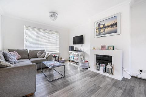 3 bedroom flat for sale, Kemsing Close, Hayes