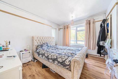 3 bedroom flat for sale, Kemsing Close, Hayes