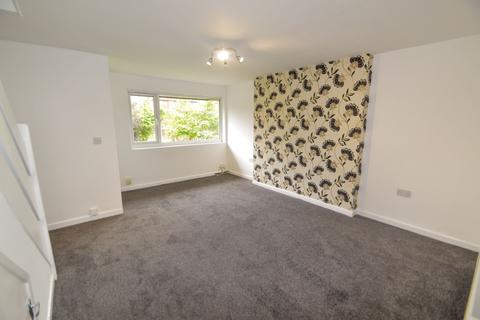 3 bedroom semi-detached house to rent, Kings Avenue, Whitefield, M45