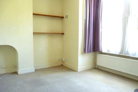1 bedroom flat for sale, 14 Rothsay Gardens, Bedford, Bedford, MK40 3QB