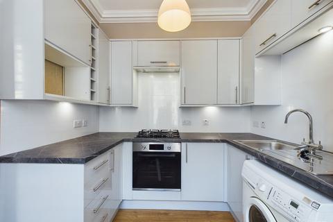 3 bedroom flat to rent, Victoria Street, Grassmarket, Edinburgh, EH1