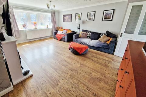 3 bedroom terraced house for sale, Burton Close, SS17