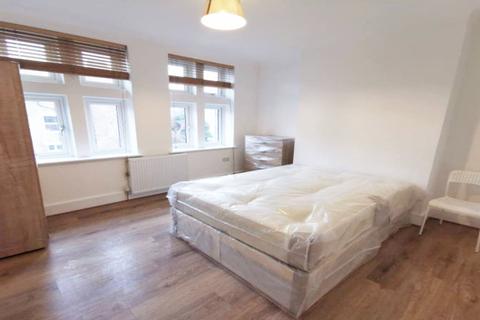 3 bedroom house share to rent, 41 Queen's Gate Gardens, SW7