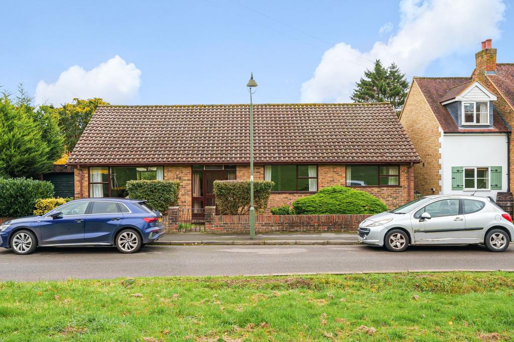 Bracken Path, Epsom, KT18 3 bed detached bungalow for sale £830,000