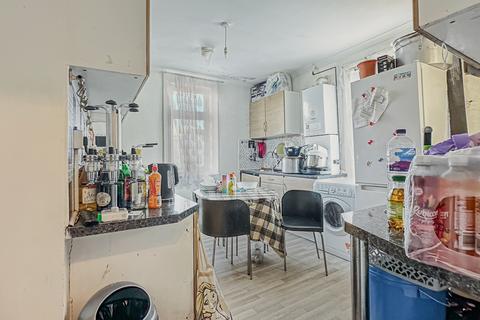 3 bedroom flat for sale, St. Marys Road, London NW10