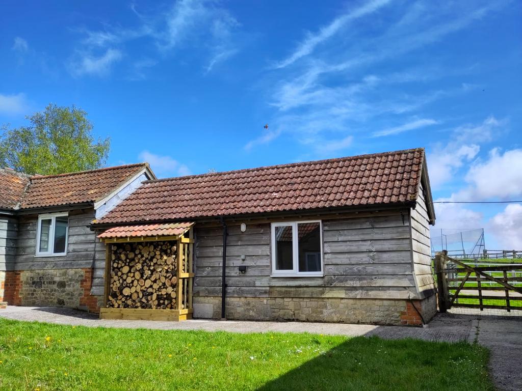 Maiden Bradley BA12 2 bed detached house to rent £800 pcm (£185 pw)