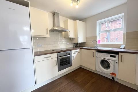 2 bedroom flat to rent, Holdenhurst Road, Bournemouth,