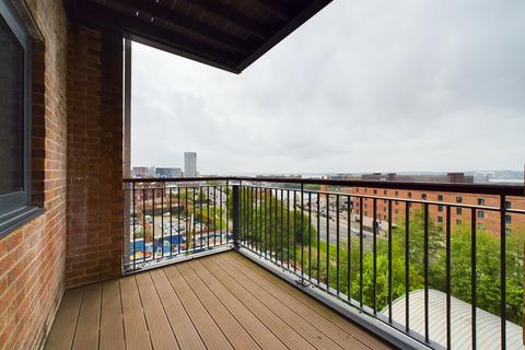 2 bedroom flat to rent, Hurst Street, Liverpool L1
