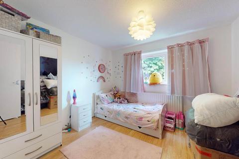 2 bedroom flat for sale, Hazelmere Drive, UB5 6UT