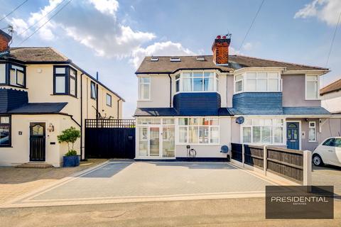 4 bedroom semi-detached house for sale, Chingford E4