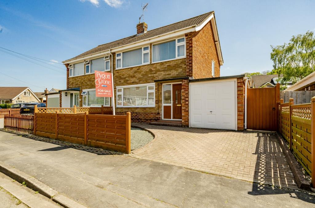 Southlands Drive, Grantham... 3 bed semidetached house for sale £230,000