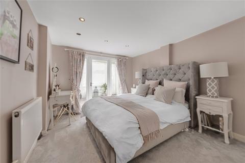 2 bedroom flat for sale, Bovingdon Road, London, SW6