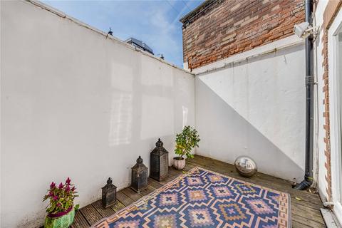 2 bedroom flat for sale, Bovingdon Road, London, SW6