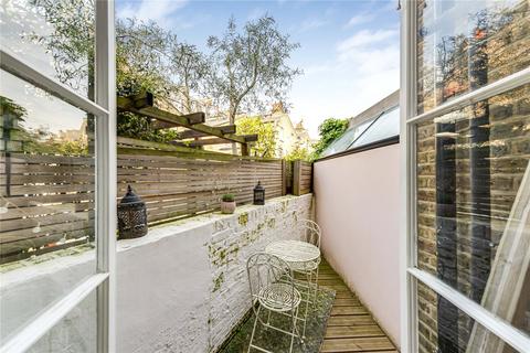 2 bedroom flat for sale, Bovingdon Road, London, SW6