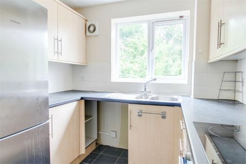 2 bedroom flat to rent, Lowestoft Drive, Burnham SL1