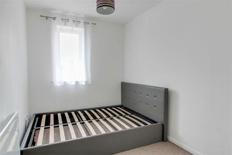 2 bedroom flat to rent, Lowestoft Drive, Burnham SL1