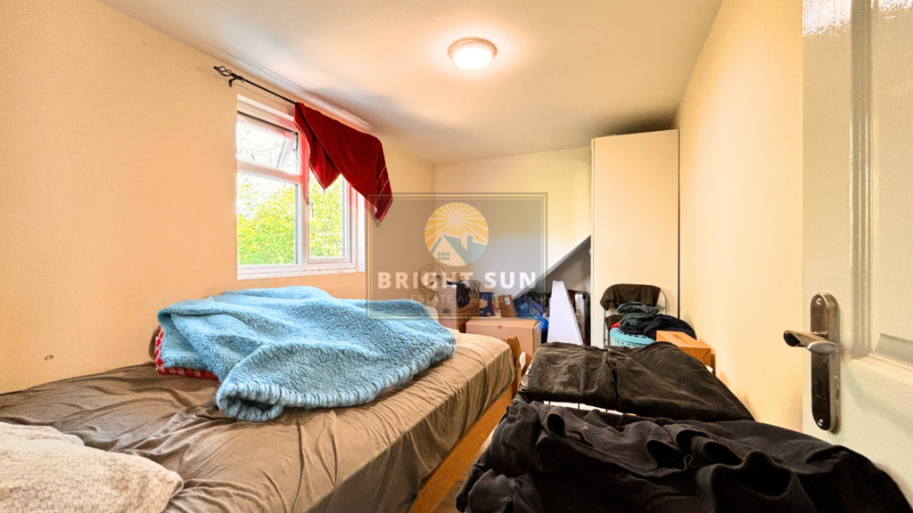 Iver SL0 2 bed flat to rent £1,500 pcm (£346 pw)