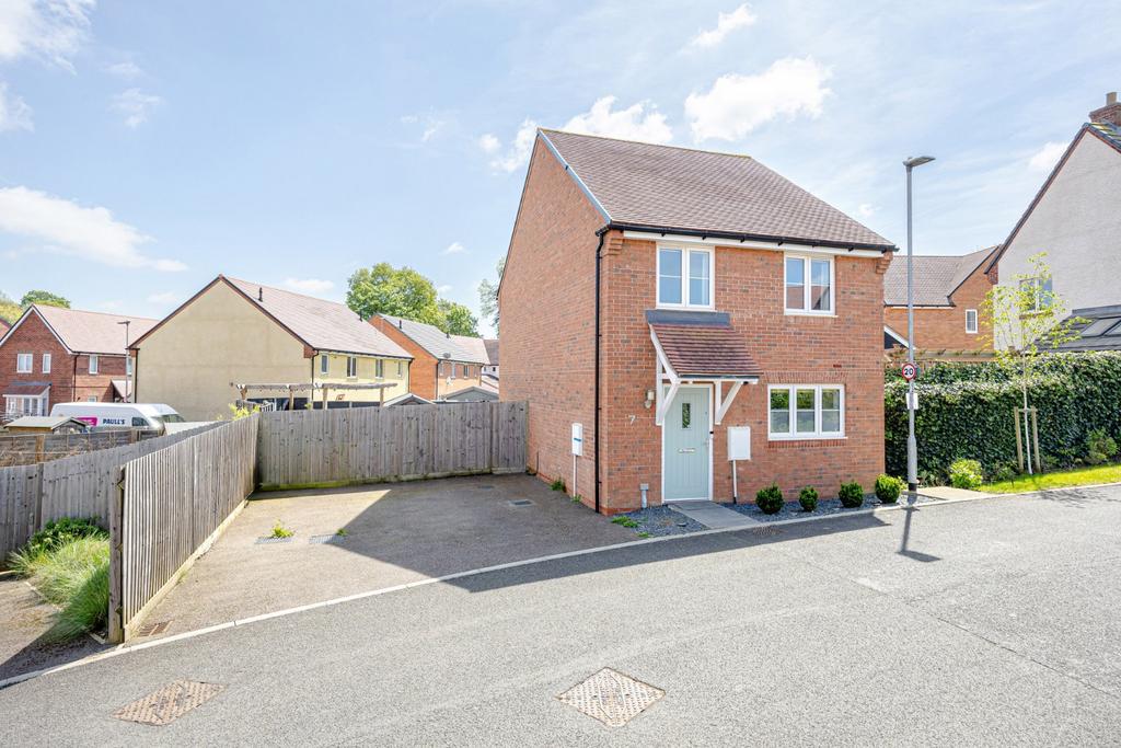 Oxlip Road, Stansted Mountfitchet, Essex, CM24 3 bed detached house for