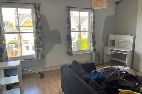 4 Cumberland Road, London, W7 2EA
