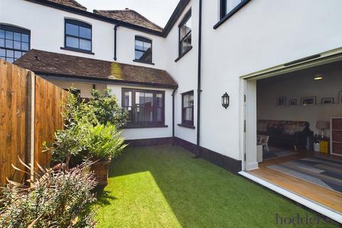3 Bridge Road, Chertsey, KT16 8JH