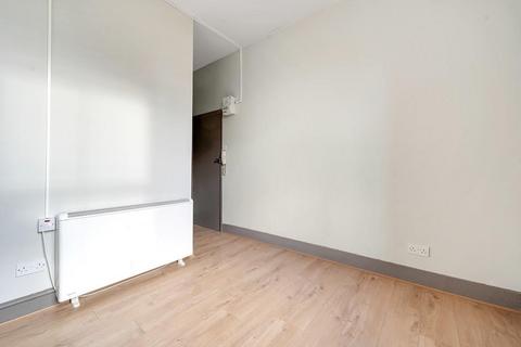 Studio to rent, Iverson Road, London NW6