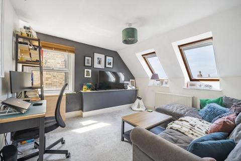 Flat D, 14 High View Road, London, SE19 3SS