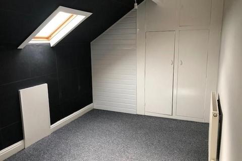 3 bedroom apartment to rent, Leeds LS15