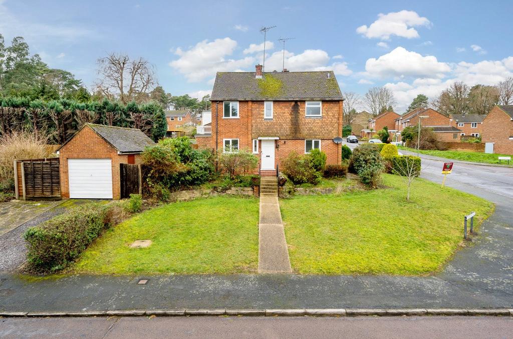 Tremayne Walk, Camberley, Surrey... 3 bed semi-detached house to rent ...