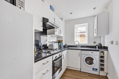 2 bedroom apartment to rent, Burnham Gate, Guildford GU1