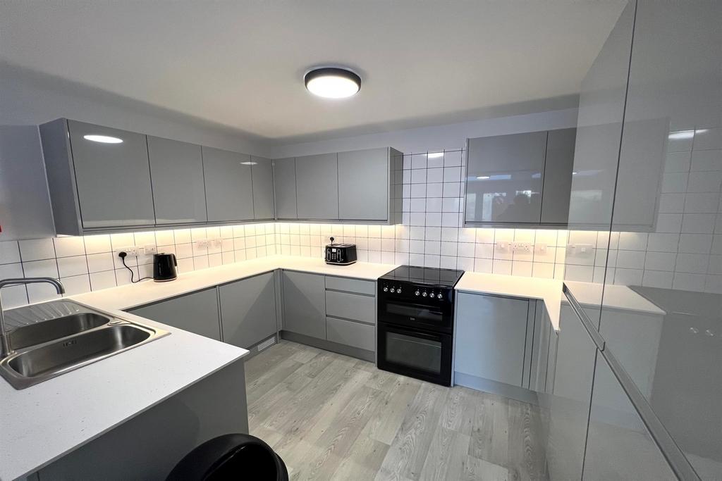 Leiden Road, Woodfarm, Oxford, OX3 1 bed in a house share to rent £