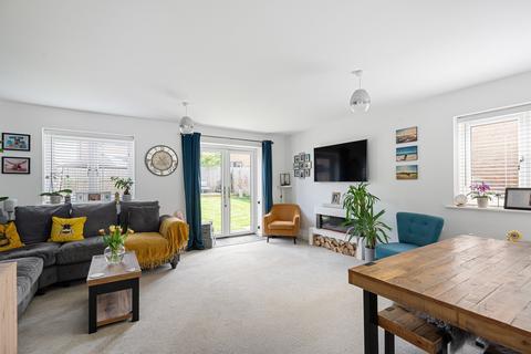 16 Paris Drive, Northfleet, Gravesend, DA11 8GU