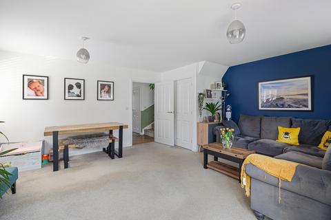 16 Paris Drive, Northfleet, Gravesend, DA11 8GU