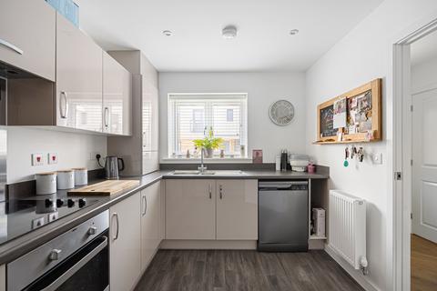 16 Paris Drive, Northfleet, Gravesend, DA11 8GU
