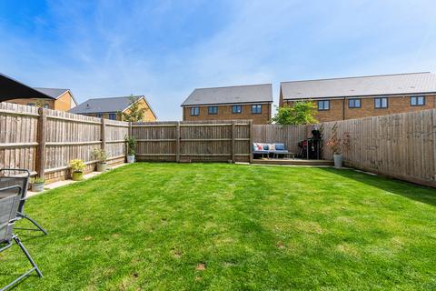 16 Paris Drive, Northfleet, Gravesend, DA11 8GU