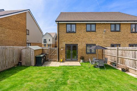 16 Paris Drive, Northfleet, Gravesend, DA11 8GU