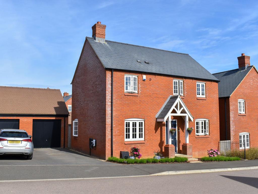 Wetherby Drive, Towcester, NN12 3 bed detached house for sale £409,950