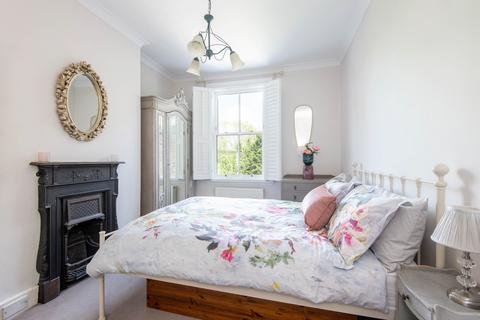 2 bedroom flat for sale, Savernake Road, London NW3