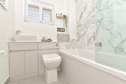 4 Kingcup Close, Croydon, CR0 8XX