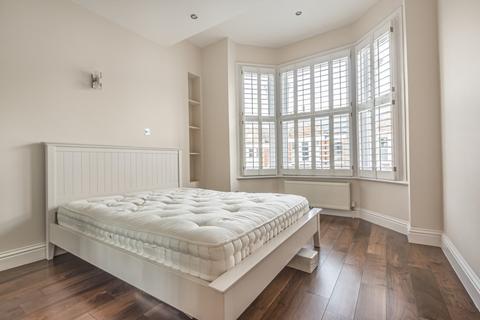 2 bedroom flat to rent, Hambalt Road London SW4