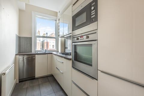2 bedroom flat to rent, Hambalt Road London SW4