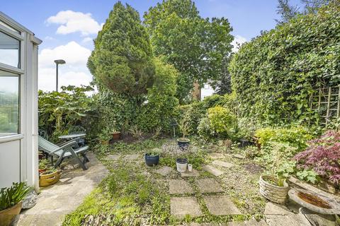 12 Mapleton Close, Bromley, BR2 9DU