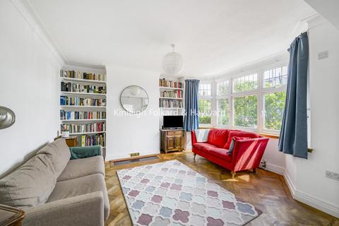 3 Bethune Avenue, London, N11 3LD
