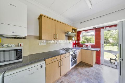 3 Bethune Avenue, London, N11 3LD