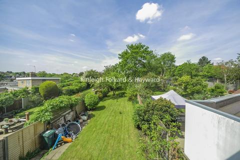 3 Bethune Avenue, London, N11 3LD